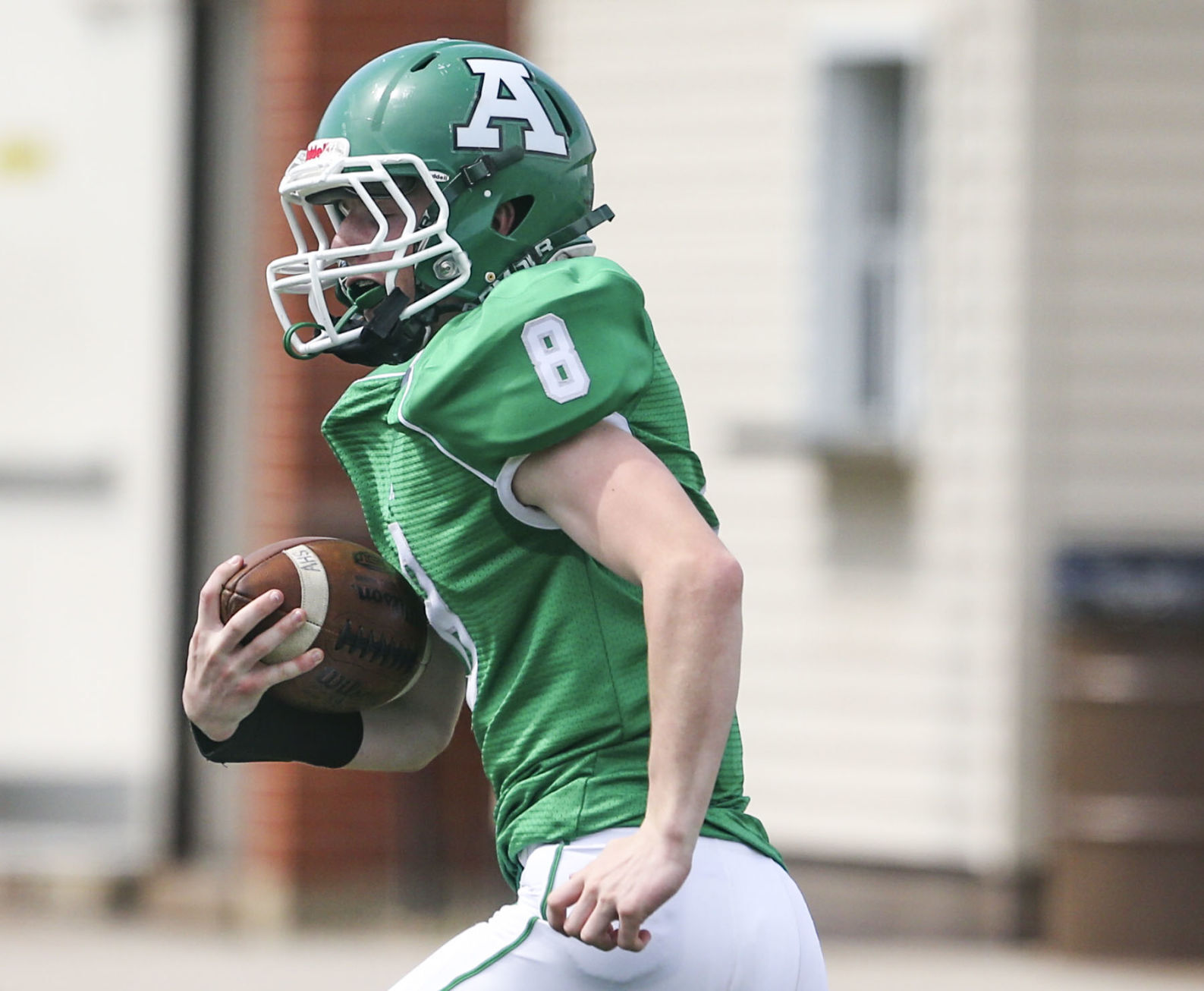 040521-qc-spt-gen-alleman-fball-19.JPG